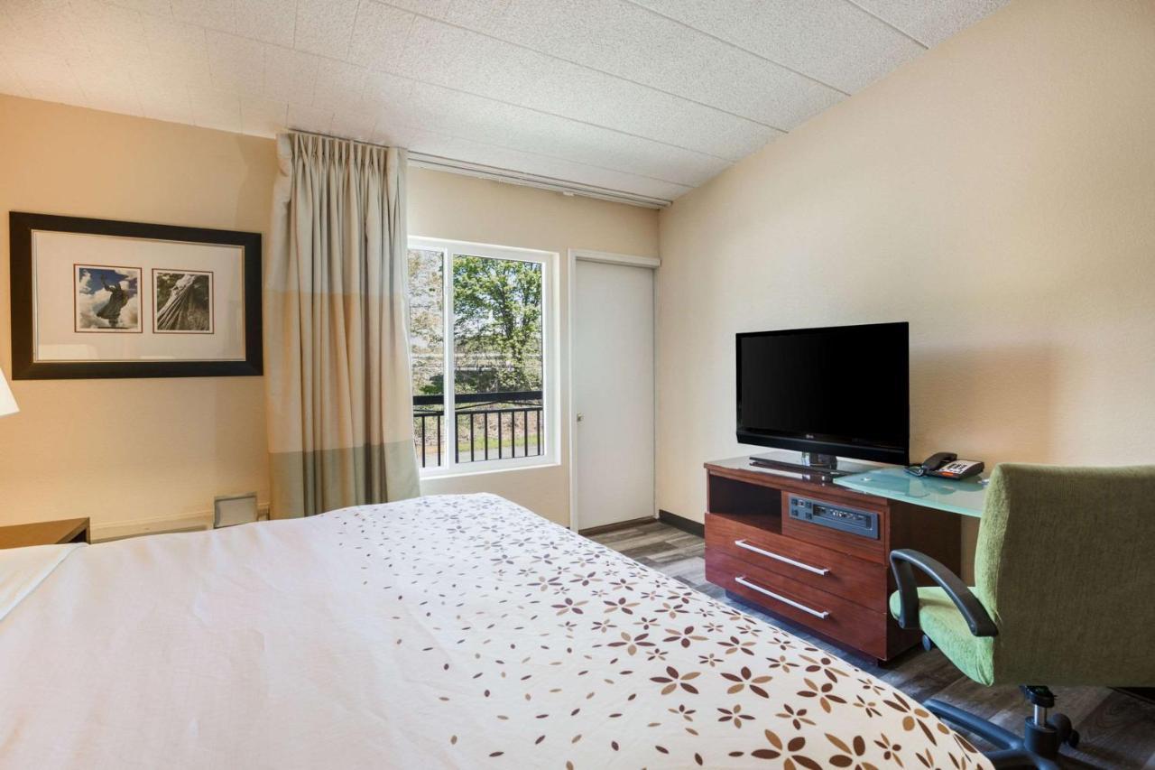 Fairmount Inn & Suites - Stroudsburg, Poconos Delaware Water Gap Eksteriør bilde